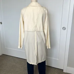MAUBY Trench Coat In Off White thumbnail 6