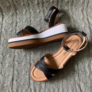 Women's Tarhi Wedge Sandal SZ 7 thumbnail 5