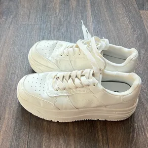 Berksha White Sneakers thumbnail 3