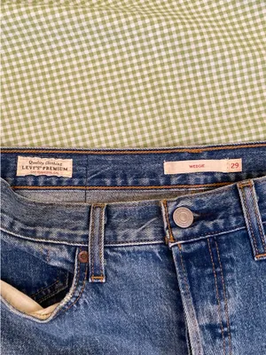 Levi’s Wedgie Jeans thumbnail 2