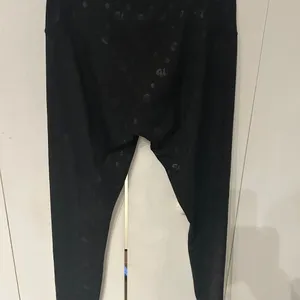 Sleek Black Leggings with Full-Length Fit thumbnail 8