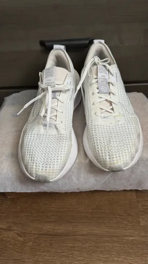 Nike Interact Run Womens Size 13 White Running Shoes thumbnail 2