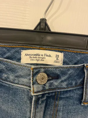 Abercrombie High-Rise Jeans thumbnail 2