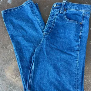 Target Universal Thread high-waisted straight-leg blue jeans sz 6 thumbnail 4