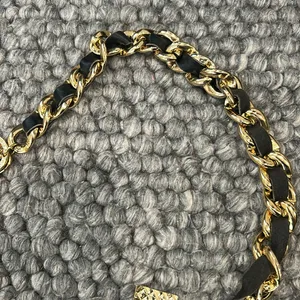 Non Signe Vintage Y2K Chunky Charm Belt Gold/Leather Ribboned Design thumbnail 4