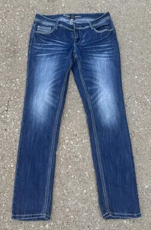 Ariya Women's Dark Wash‎ Distressed Emroidered Straight Leg SZ 9/10 Western thumbnail 1