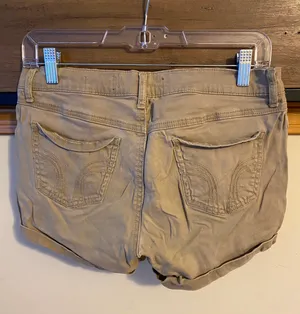 Hollister Tan Khaki Low-Rise Midi Shorts thumbnail 3