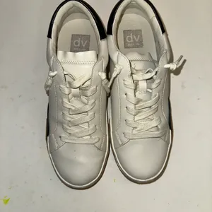 Dolce Vita Women's Helix White/Black Leather Sneakers Size 8.0 thumbnail 2