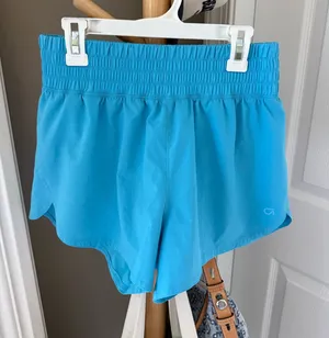 Gap mid rise shorts thumbnail 1
