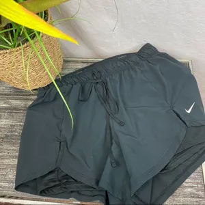 Nike Black & White Double Layer Athletic Sport Shorts & Top 2 Piece SET M thumbnail 7