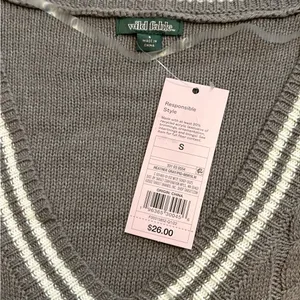 wild fable grey Cable-Knit V-Neck Sweater Vest with Ivory Trim thumbnail 5