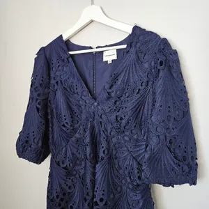 Adelyn Rae Harper Lace Mini Dress Cocktail Scallop Navy Blue Empire-waist V-neck thumbnail 3