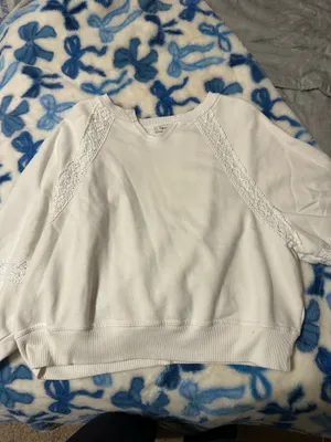 Francesca's V-neck sweatshirt thumbnail 2