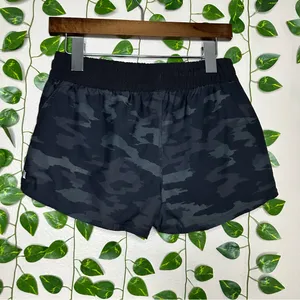 Vuori women’s small black and gray camo shorts running outdoor athletic casual thumbnail 5