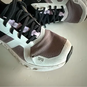 On Cloudrunner Running Shoes in the Heron/Black Colorway. Size 7.5 thumbnail 7