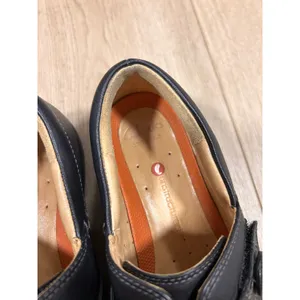Clarks‎ Artisan Unstructured Black Leather Loafers Button Detail Womens 6M thumbnail 2