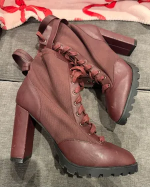Shoe Dazzle Burgundy Lace-Up Block Heel Boots Size 10 thumbnail 1
