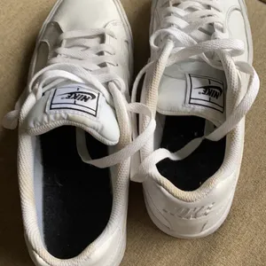 Nike sneakers thumbnail 4