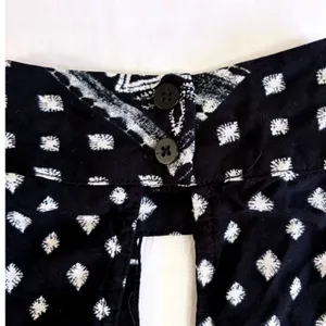 Rip Curl Womens Small Black White Geometric Print Mock Neck Keyhole Blouse Top‎ thumbnail 13