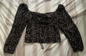 Abercrombie and Fitch Women Blouse Cropped Top Long Balloon Sleeve V-neck Size M thumbnail 1