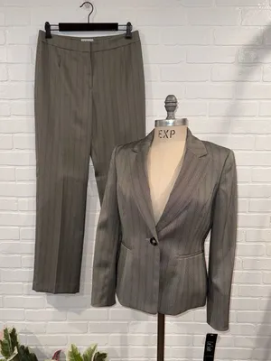 Le Suit New With Tags Women’s Latte Tan Pinstripe Blazer and Pants Suit Set thumbnail 1