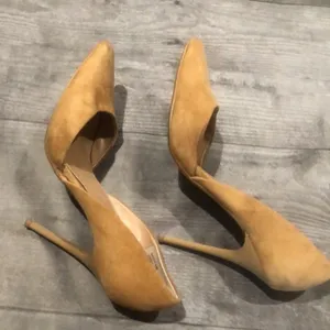 Steve Madden pointy toed tan suede heels thumbnail 4