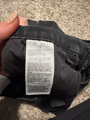 Old Navy Women’s Black Mid Rise 3” Denim Shorts‎ Size 8 thumbnail 6