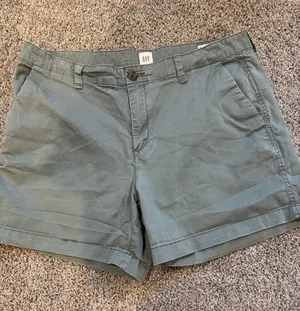 GAP Women's Olive Toned Chino Shorts thumbnail 1