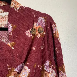 5/$25 Maurices Waffle‎ Knit Floral Wrap Blouse thumbnail 4