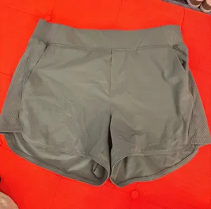 green athletic shorts Size L thumbnail 1