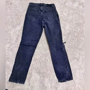 Abercrombie Curve Love 90s Straight Ultra High Rise 29/8 Ripped Black Jeans thumbnail 2