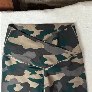 Offline Aerie Large 7/8 Leggings Hi-Rise Camouflage Activewear Crossover Stretch thumbnail 3