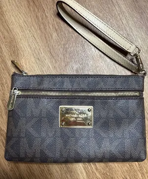 Michael‎ Kors Brown Wristlet Pouch Gold Hardware Front Zip Pocket thumbnail 1