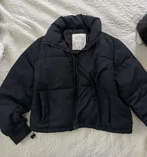 Hollister black the ultimate puffer jacket size xl thumbnail 1