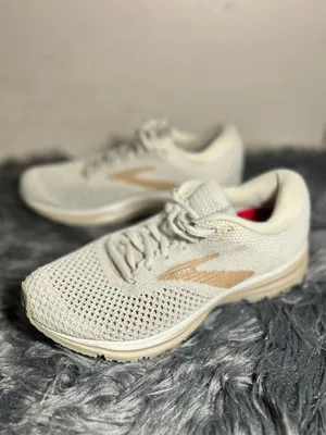 BROOKS REVEL 2 Running Shoes Cream Champagne Shimmer Women’s Size 8.5 thumbnail 2