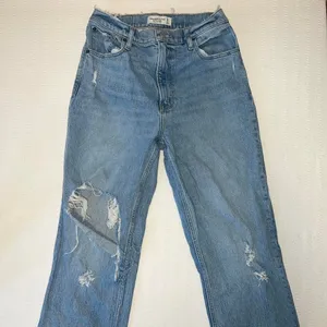 Abercrombie and Fitch 90s Distressed Straight Ultra High Rise Jeans thumbnail 1