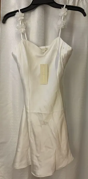 White satin mini dress Size M thumbnail 1