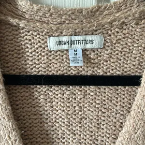 Urban Outfitters Women’s Slouchy Tan Button Front‎ Cardigan w/Pockets Size Med thumbnail 5