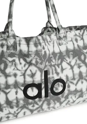 Alo Iconic Shopper Tote Bag thumbnail 5