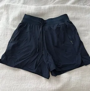 Lululemon Shorts thumbnail 1