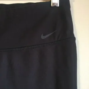 Nike Dry-Fit‎ small black cropped pants thumbnail 4