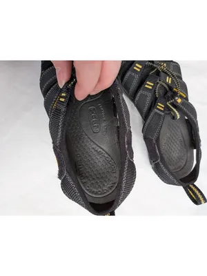 Keen Clearwater CNX womens outdoor water Sandals Black Yellow Size 7.5 US EU 38 thumbnail 6