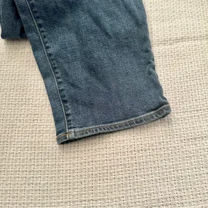 Old Navy Relaxed Fit Women’s Jeans in Blue thumbnail 2