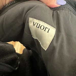Vuori | Women's Alpine W Cozy Black Full Zip Fleece Funnel Sherpa Jacket, XL thumbnail 10