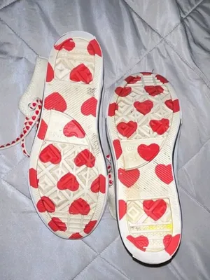 Converse Chuck Taylor High Top – Custom Heart “Love” Design – Women’s 6 / Men’s thumbnail 5