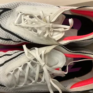 Nike Women's ZoomX Streakfly Road Racing White and Pink Athletic Shoes Size 8 thumbnail 8