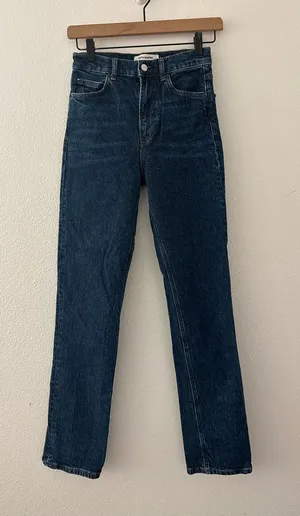 Reformation straight leg jeans in Huntington thumbnail 1