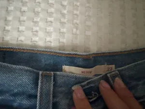 NEW WITH TAGS Levi’s Wedgie Jeans in blue, women’s size 27 thumbnail 3