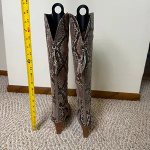 Bandolino Indie Snakeskin Print Knee High Boots Black Brown Tassel Back Zip 6.5M thumbnail 5