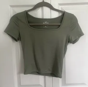 Hollister Short Sleeve Top thumbnail 1